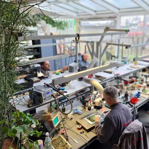 Die 24Volt GmbH beschäftigt 27 Mitarbeitende, ein einem eigens dafür konzipierten Firmensitz in Hohenwarsleben bei Magdeburg.