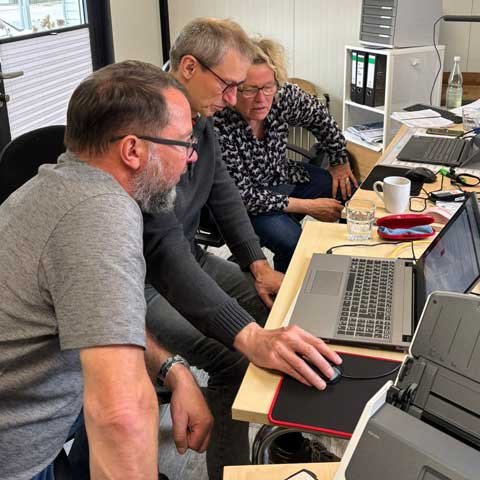 Gemeinsames Testen: Was klappt? Wie geht es noch besser? Steffen Gland mit dem Team von OpenZ und ISIWAY